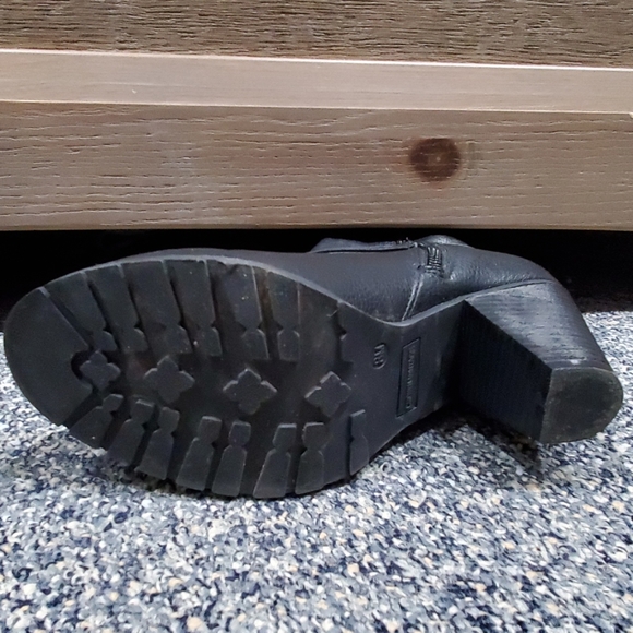 Boots - Picture 4 of 7